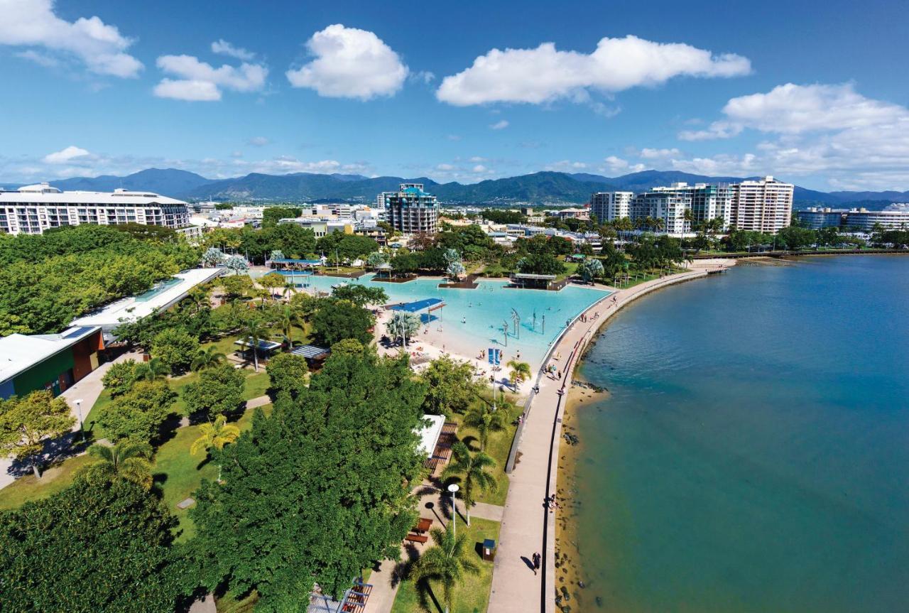 Hides Hotel Cairns Exterior photo